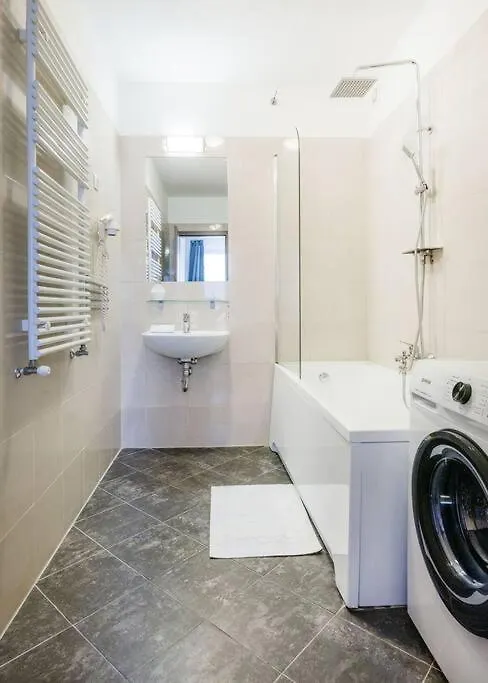 Daire Stylish Suite With Balcony In Central Budapeşte