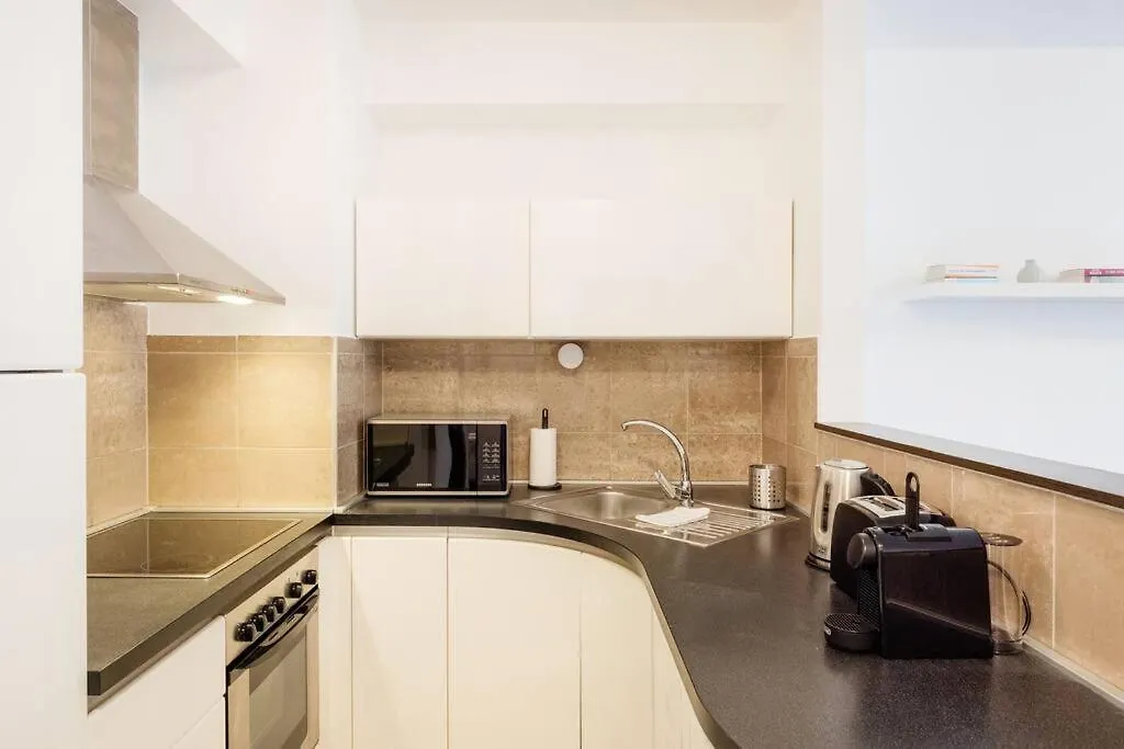 Stylish Suite With Balcony In Central Budapeşte Daire