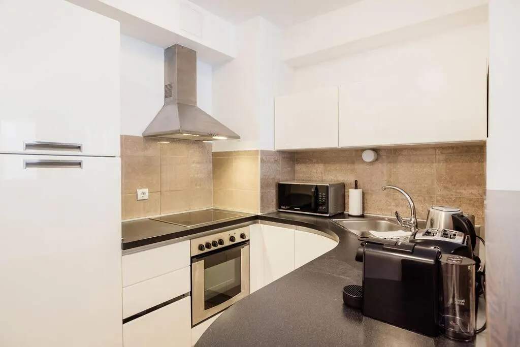 Daire Stylish Suite With Balcony In Central Budapeşte