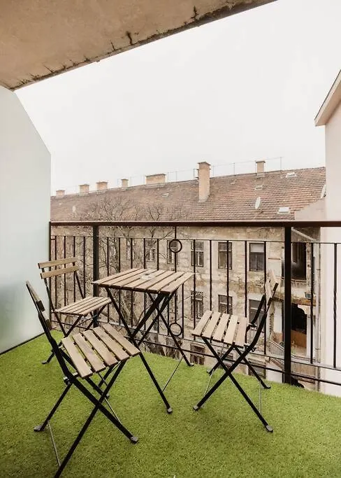 Stylish Suite With Balcony In Central Budapeşte Daire