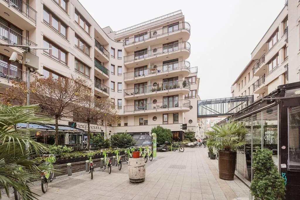 Stylish Suite With Balcony In Central Budapeşte Daire